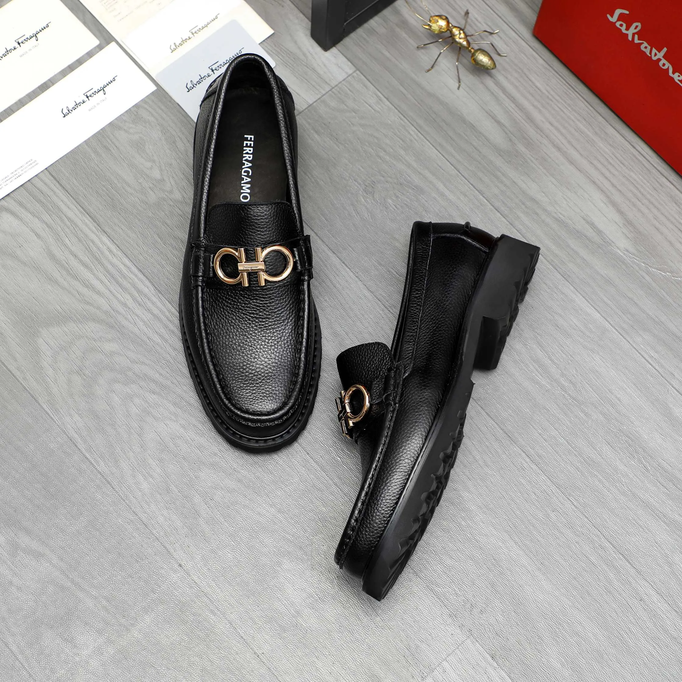 Men's shoes 💰442 Product trademark: Ferragamo "Ferragamo" business formal leather shoes Regular size: 38-46 (45.46 is custom-made and non-returnable) Product materials: Selected small pebbled cowhide upper, cowhide lining, non-slip rubber outsole